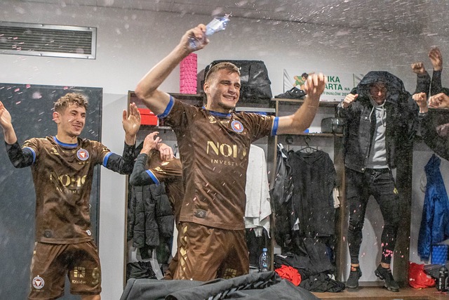 处于被动地 处于被动地